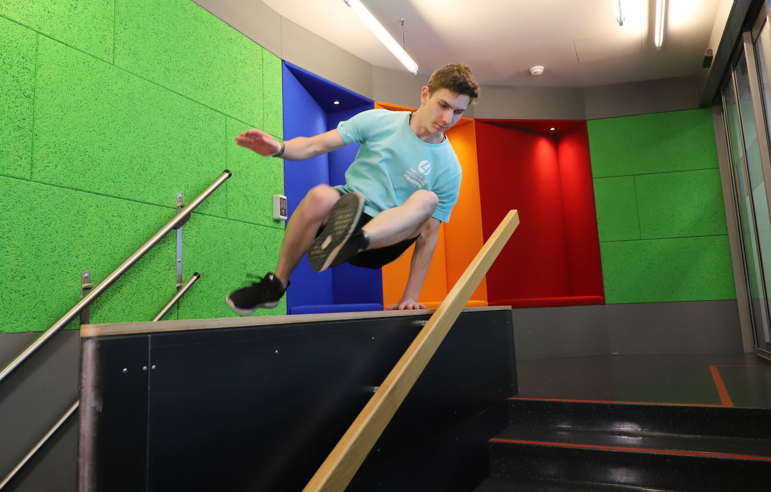 16.06.2023, Parkour mit Arvid Böhler am und im Haus der Presse in Dresden Arvid Böhler in Aktion