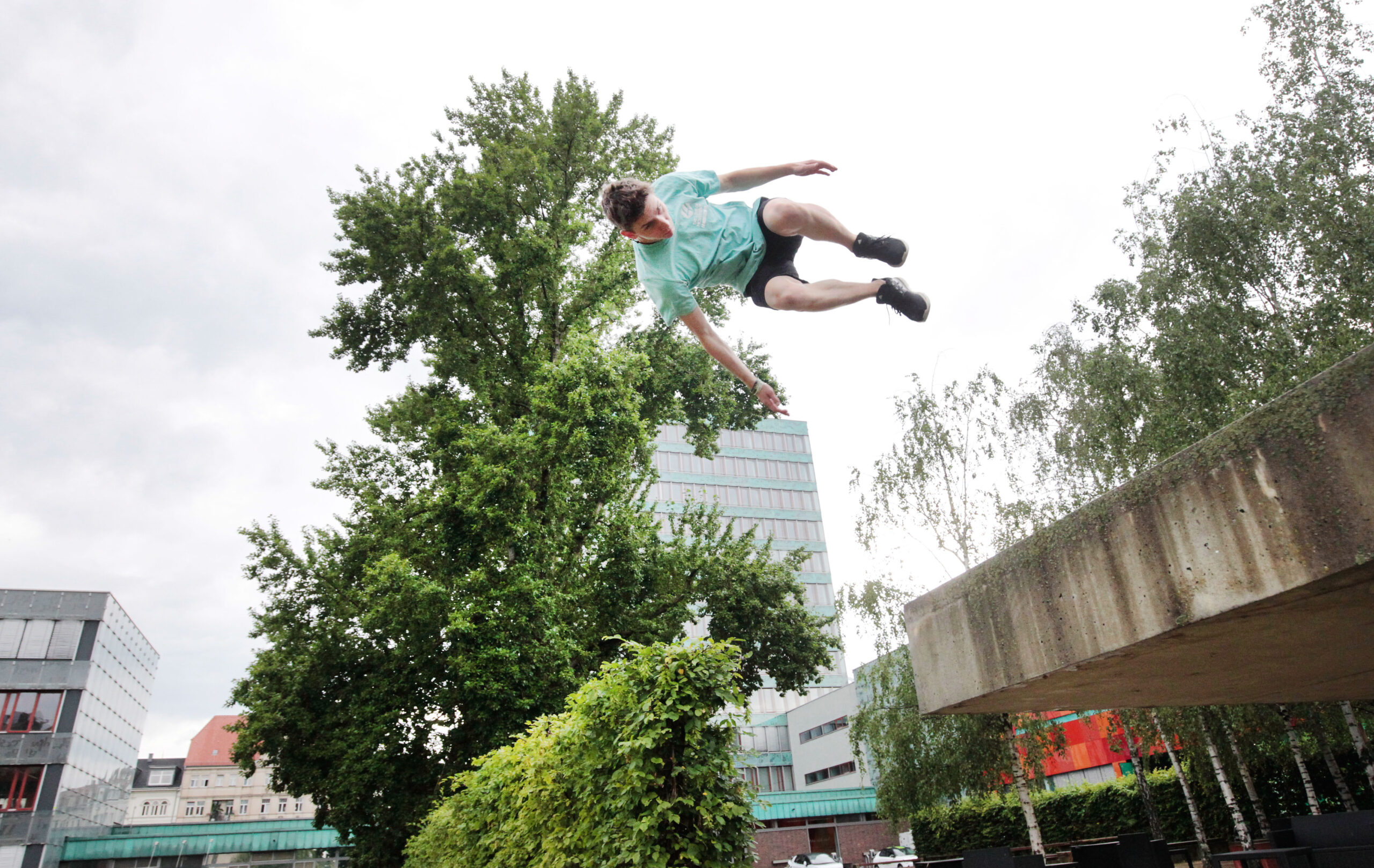 16.06.2023, Parkour mit Arvid Böhler am und im Haus der Presse in Dresden